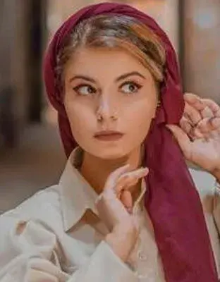 آرام  احمری نیا 