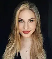 سارا سکورا