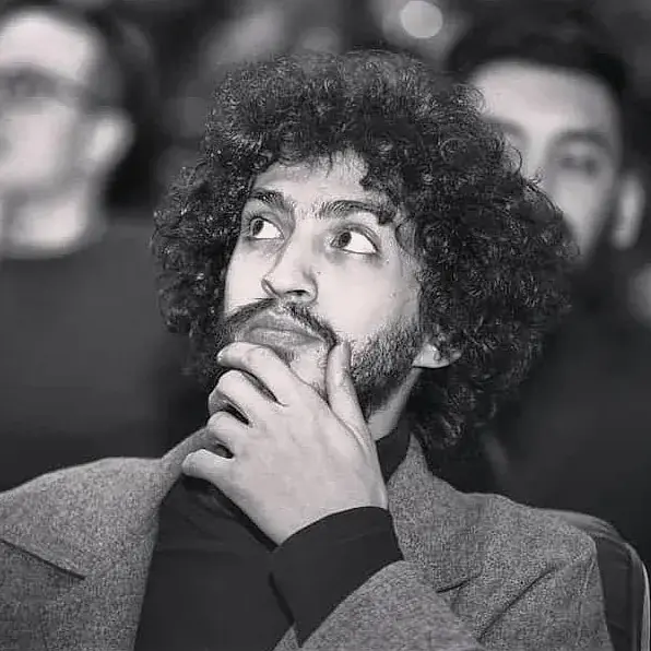 پوریا  اخوان