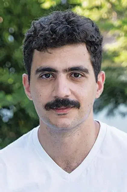 یانیس اگلزوست