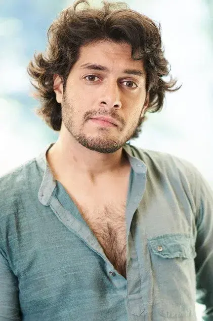 جونید خان