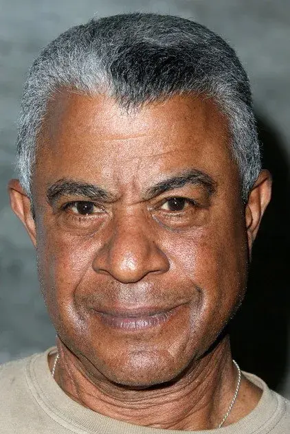 تاکر اسمول وود