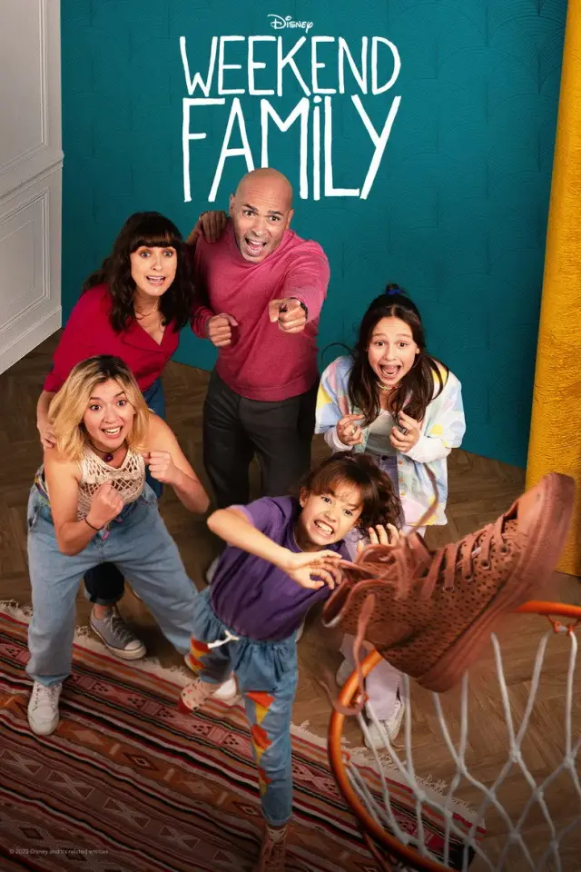 سریال خانواده آخر هفته 2022 (Weekend Family) پوستر