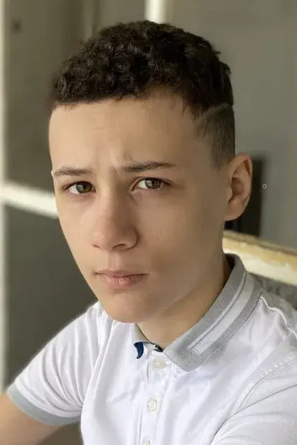 الیاس آگیس